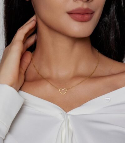 Cute Heart Necklace Dainty 18k Gold Plated Tiny Heart Pendant Choker Necklaces Small Gold Love Open Heart Chain Necklace for Women Simple Gold Necklace for Women Trendy Jewelry